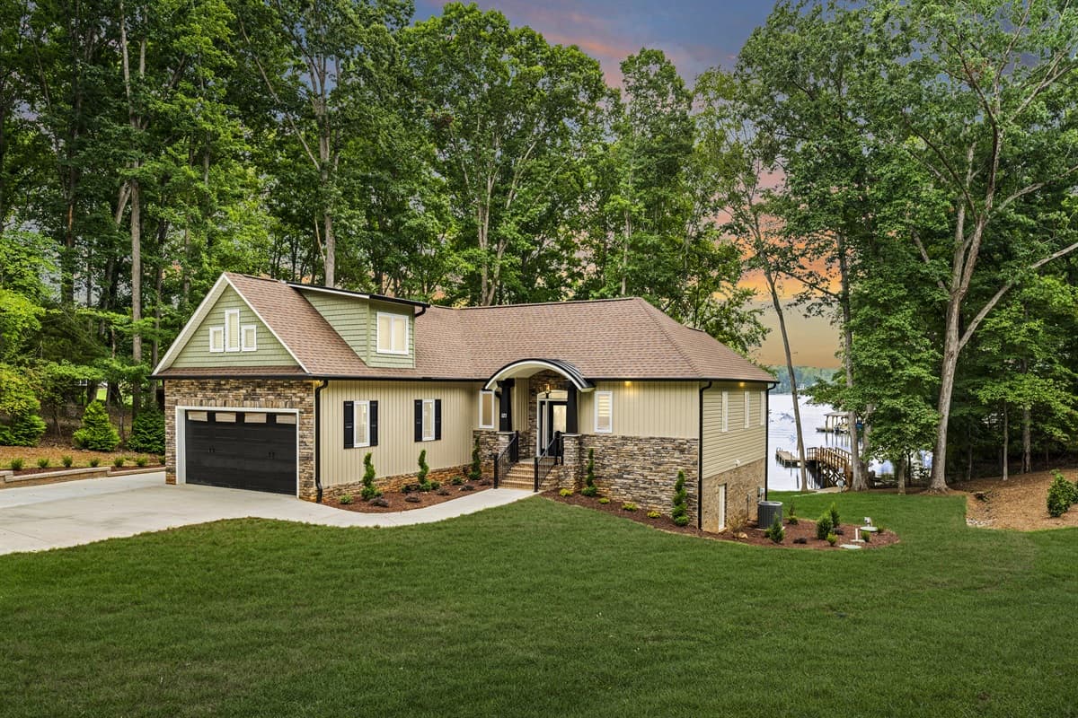 Newly remodeled home, not far from the main channel.