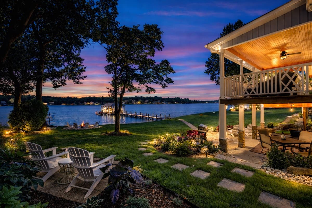 Watching the sun set over Lake Norman is the perfect way to spend an evening. 
