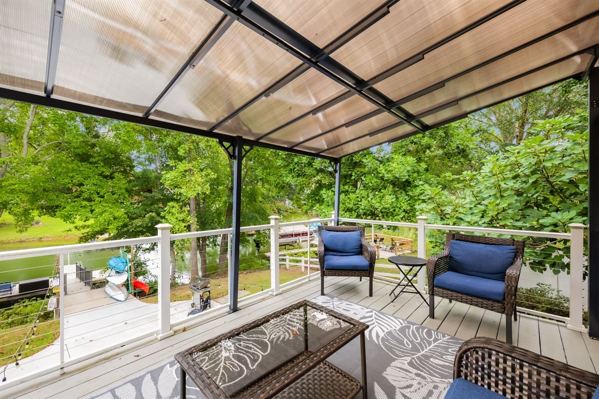 Unwind on the screened porch with wire railings that keep the lake view unobstructed.