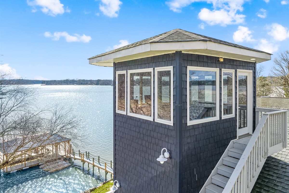 360 views of Lake Norman from the tower.